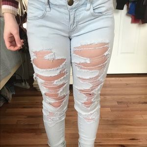 American Eagle Distressed Lightwash Jeans